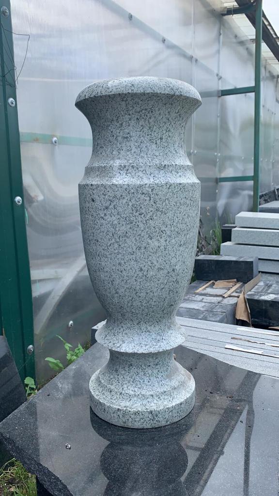 Ваза из чёрного гранита 41010