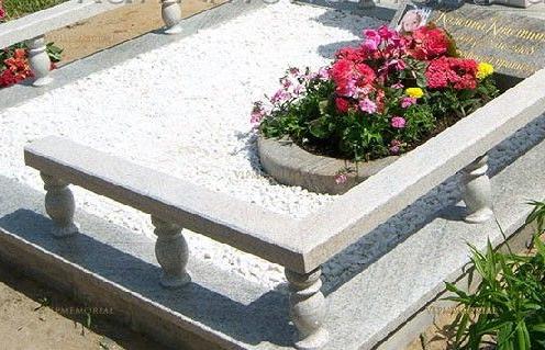 Цоколь на могилу с перилами 22152