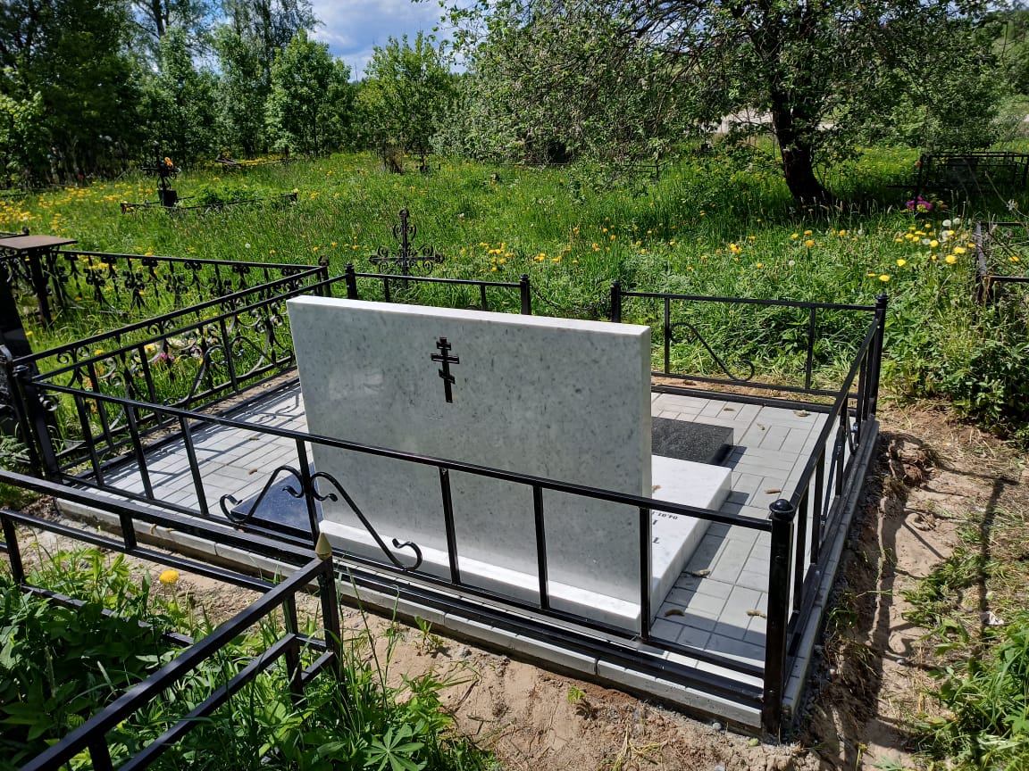 Кованая ограда на кладбище 34004