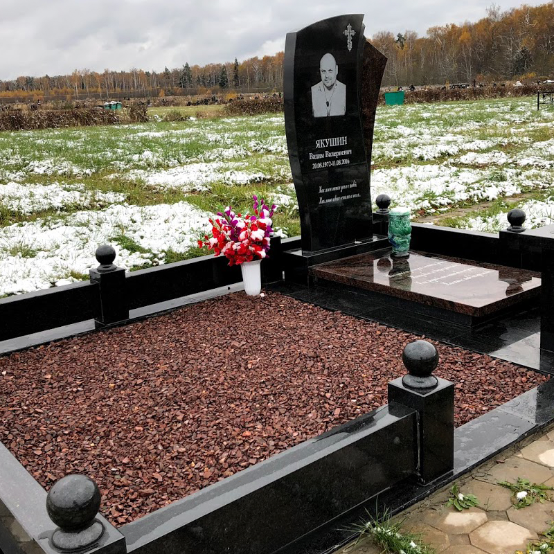 Декоративный щебень на могилу красный