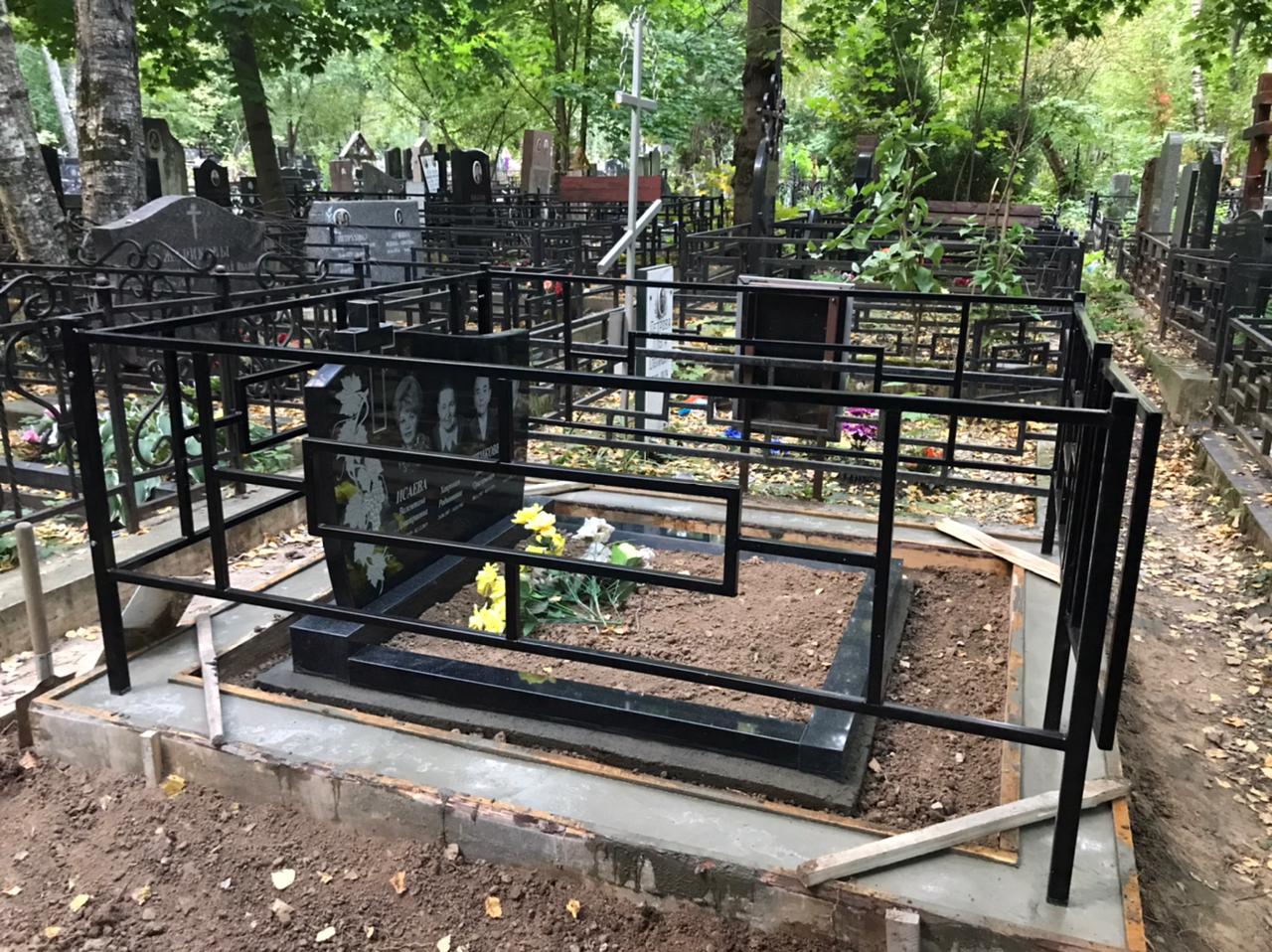 Недорогая оградка с геометрическим орнаментом 30010