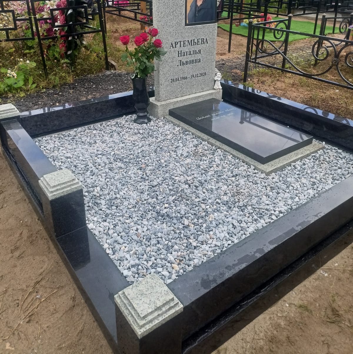 Цоколь на могилу 22104
