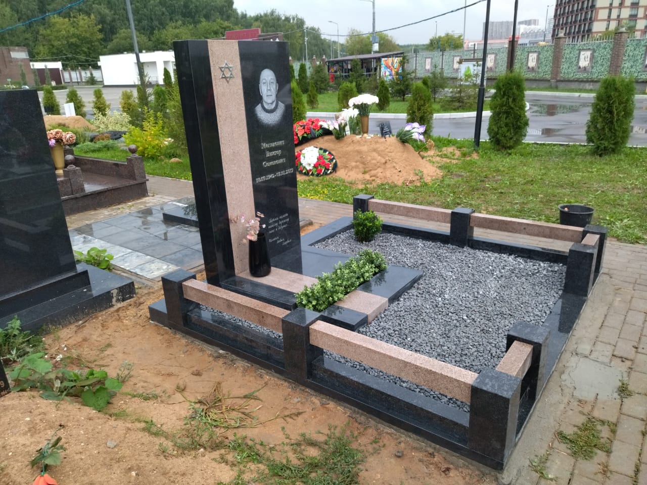 Цоколь на могилу составной 22140