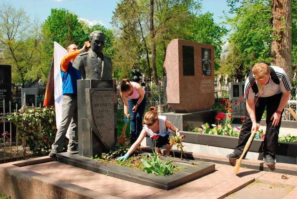 Уход за памятником из Габбро Диабаза