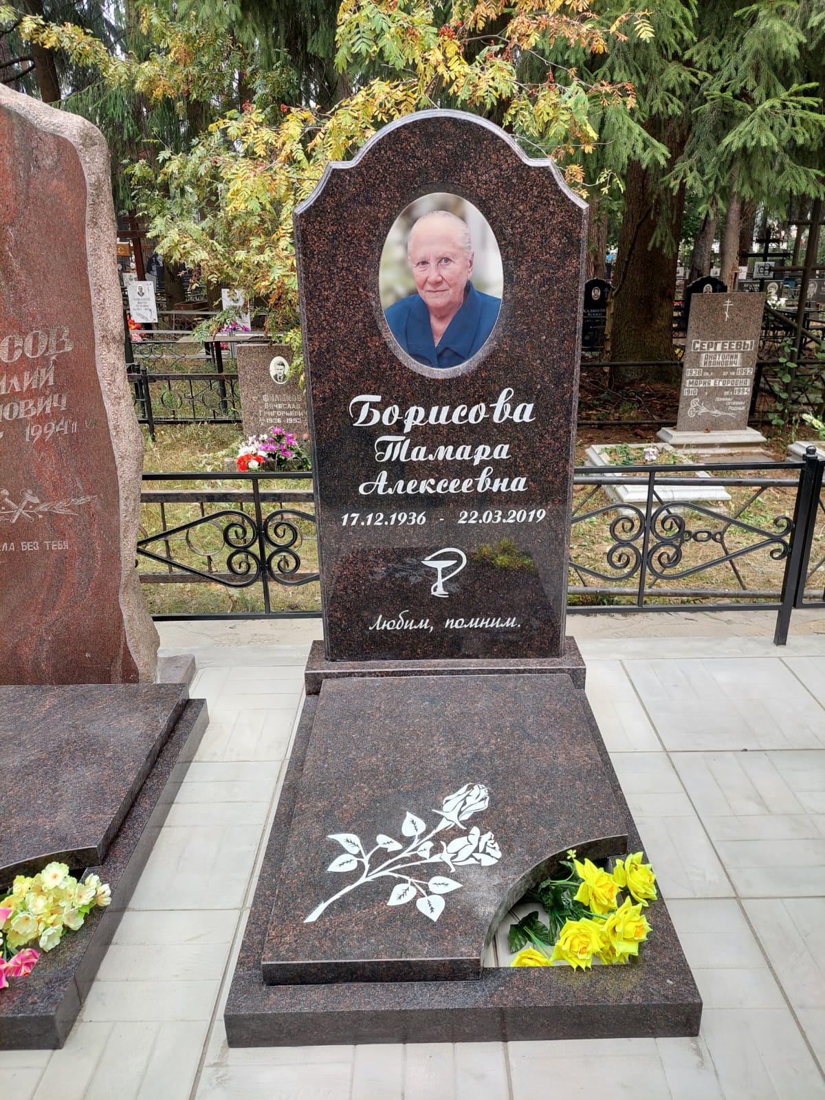 Эмблема на памятник медицинскому работнику