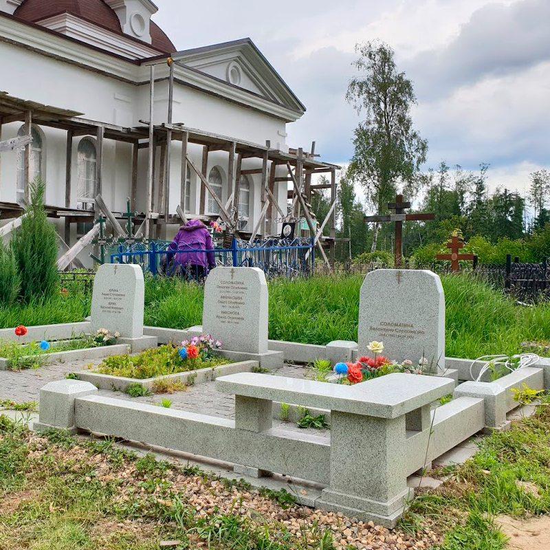 Цоколь на могилу с угловыми скамейками 22138