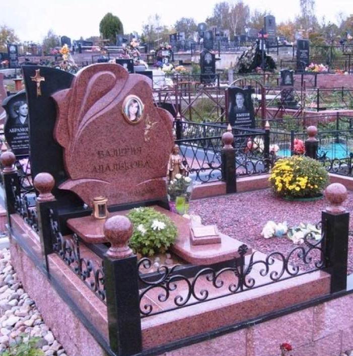 Цоколь из камня и металла 22132