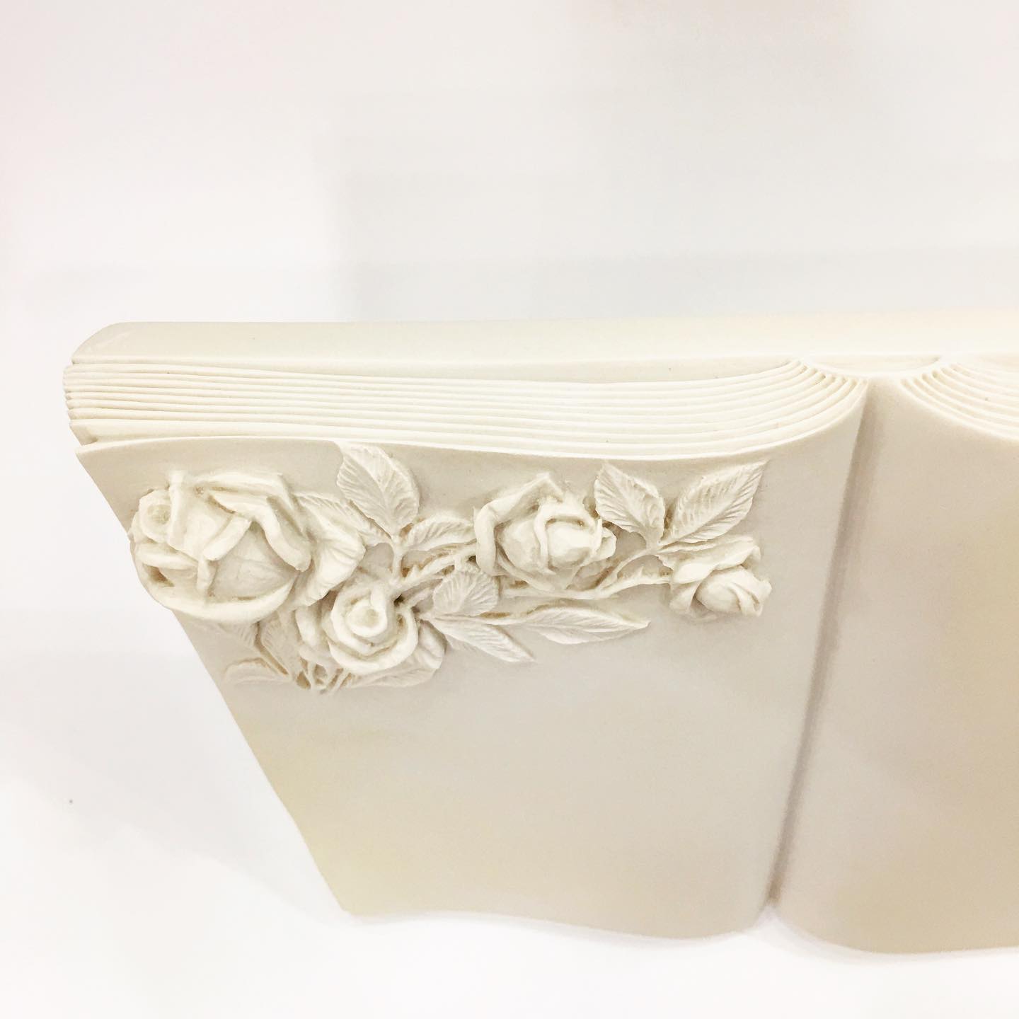 Книга на памятник из белого мрамора 81946