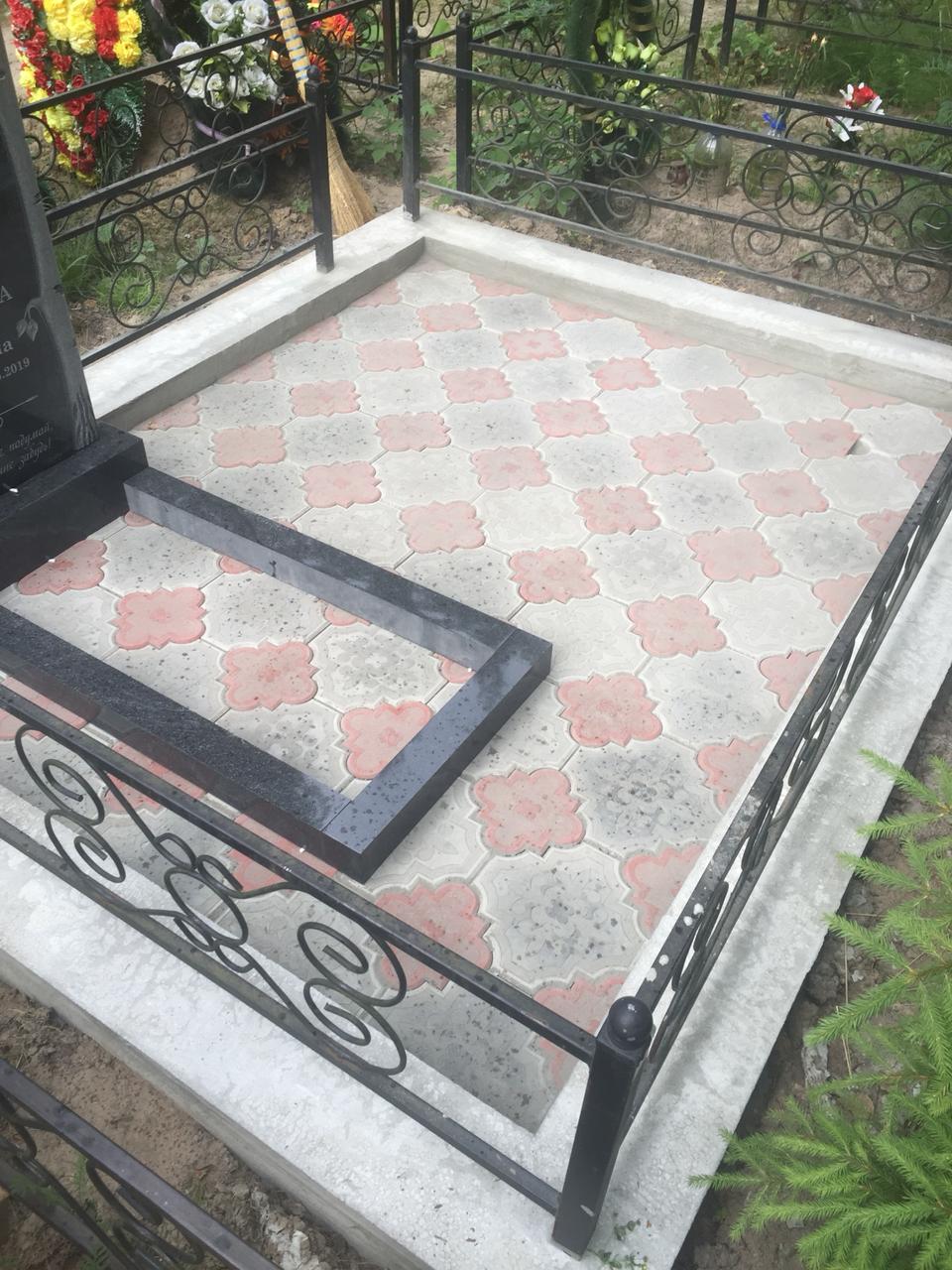 облицовка участка на кладбище тротуарной плиткой 60106