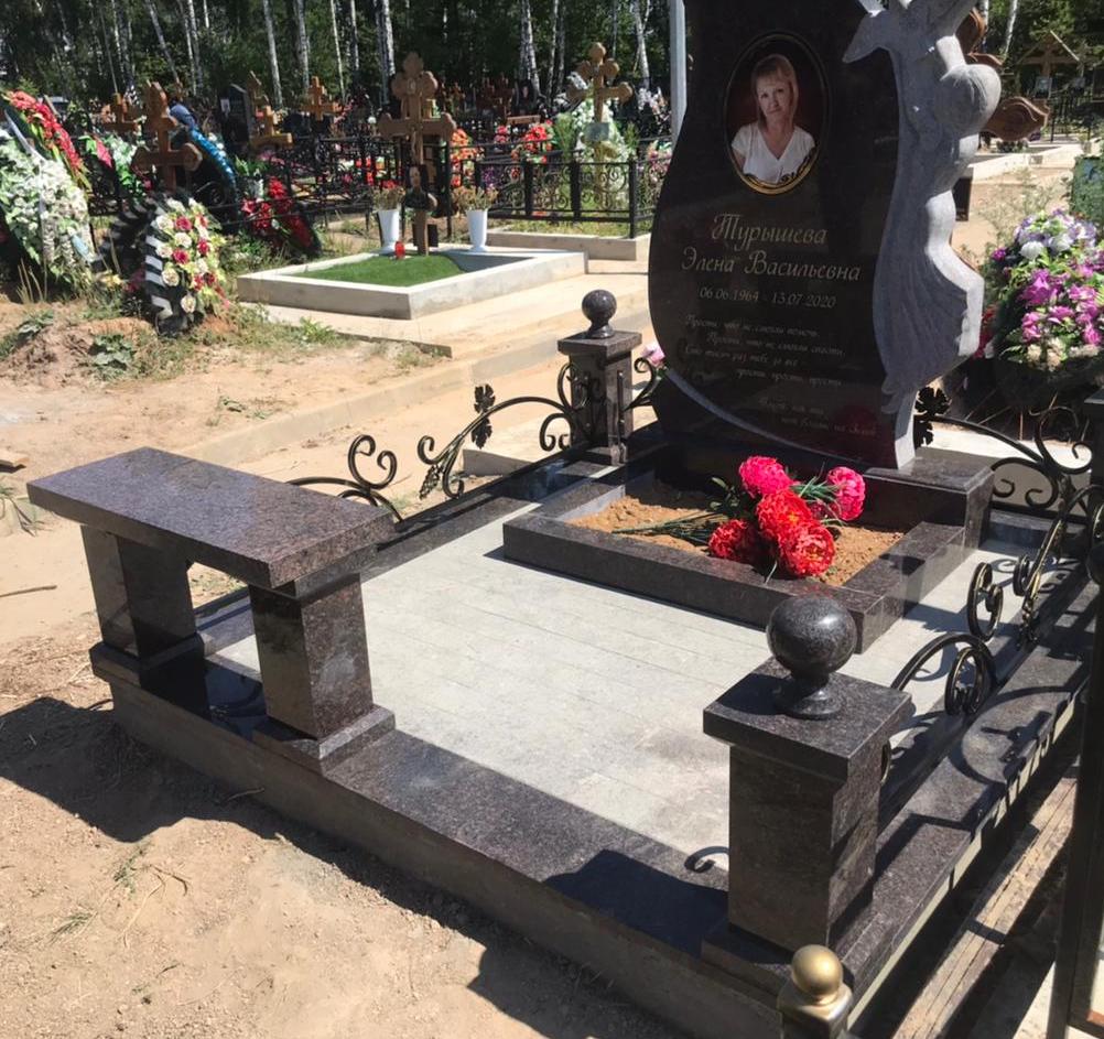 Гранитная ограда с лавочкой на могилу 22153