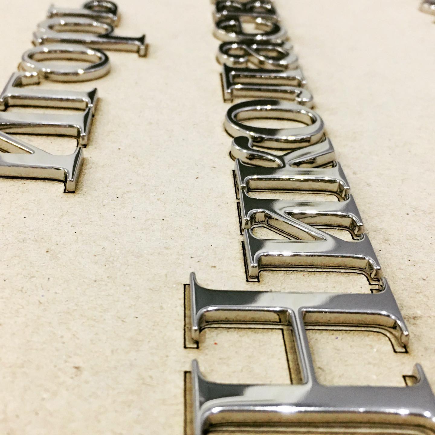 Надпись из нержавеющей стали 81912