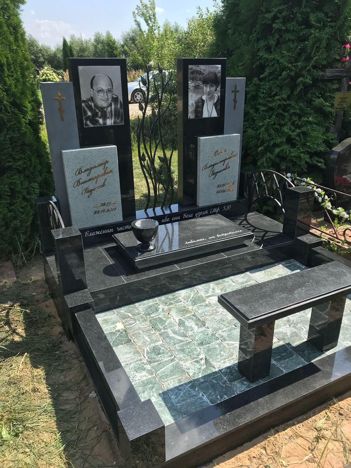 Брусчатка из Змеевика для мощения могилы