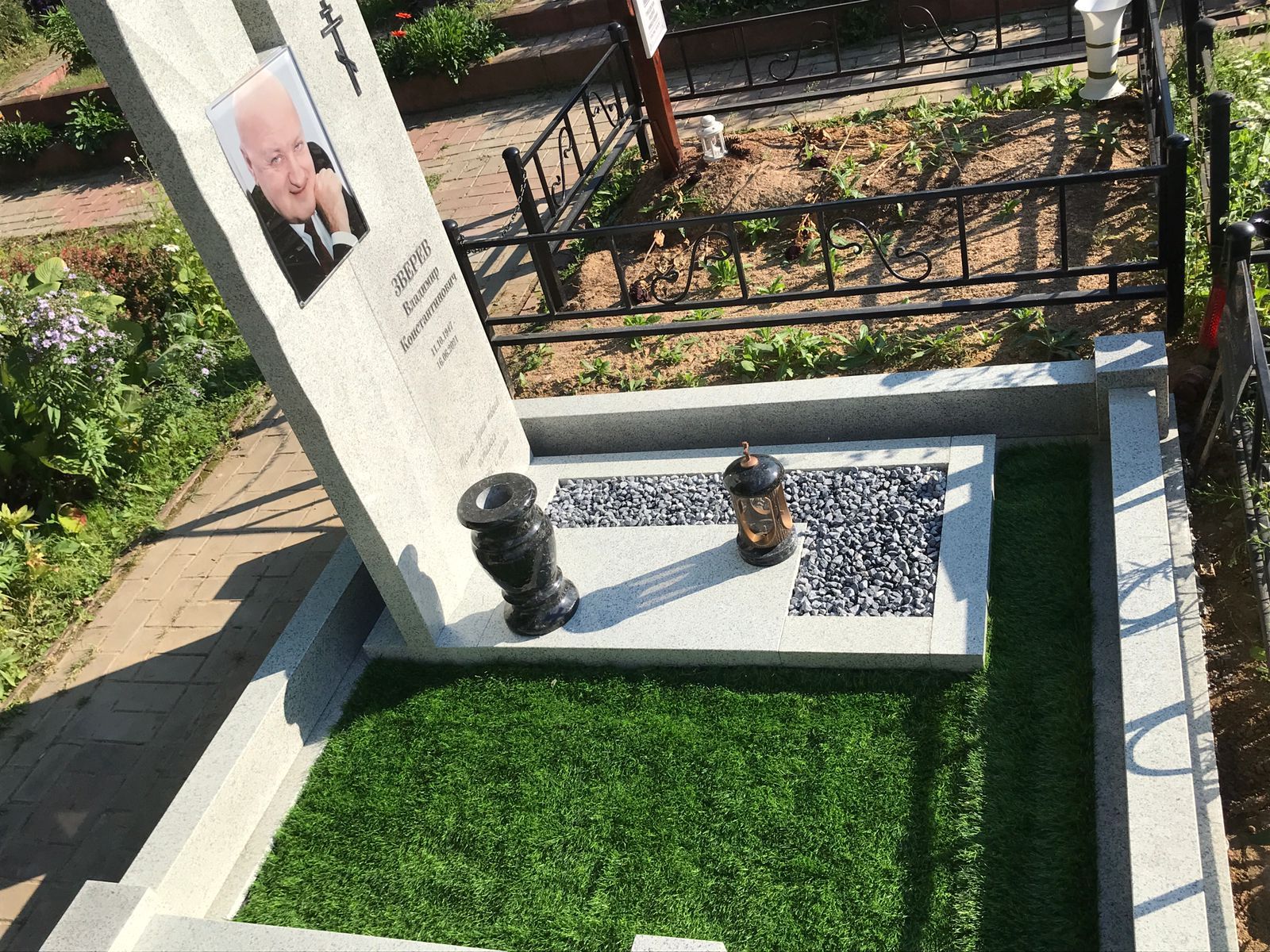 Мемориальный комплекс 18910 из мрамора