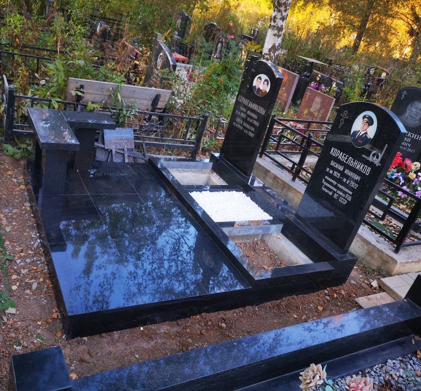 плитка габбро для укладки на могилу