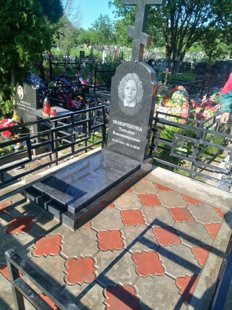 облицовка участка на кладбище тротуарной плиткой 60106