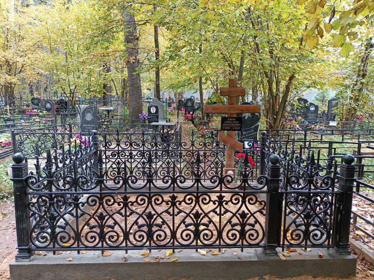 Ограда чугунная на могилу 82921