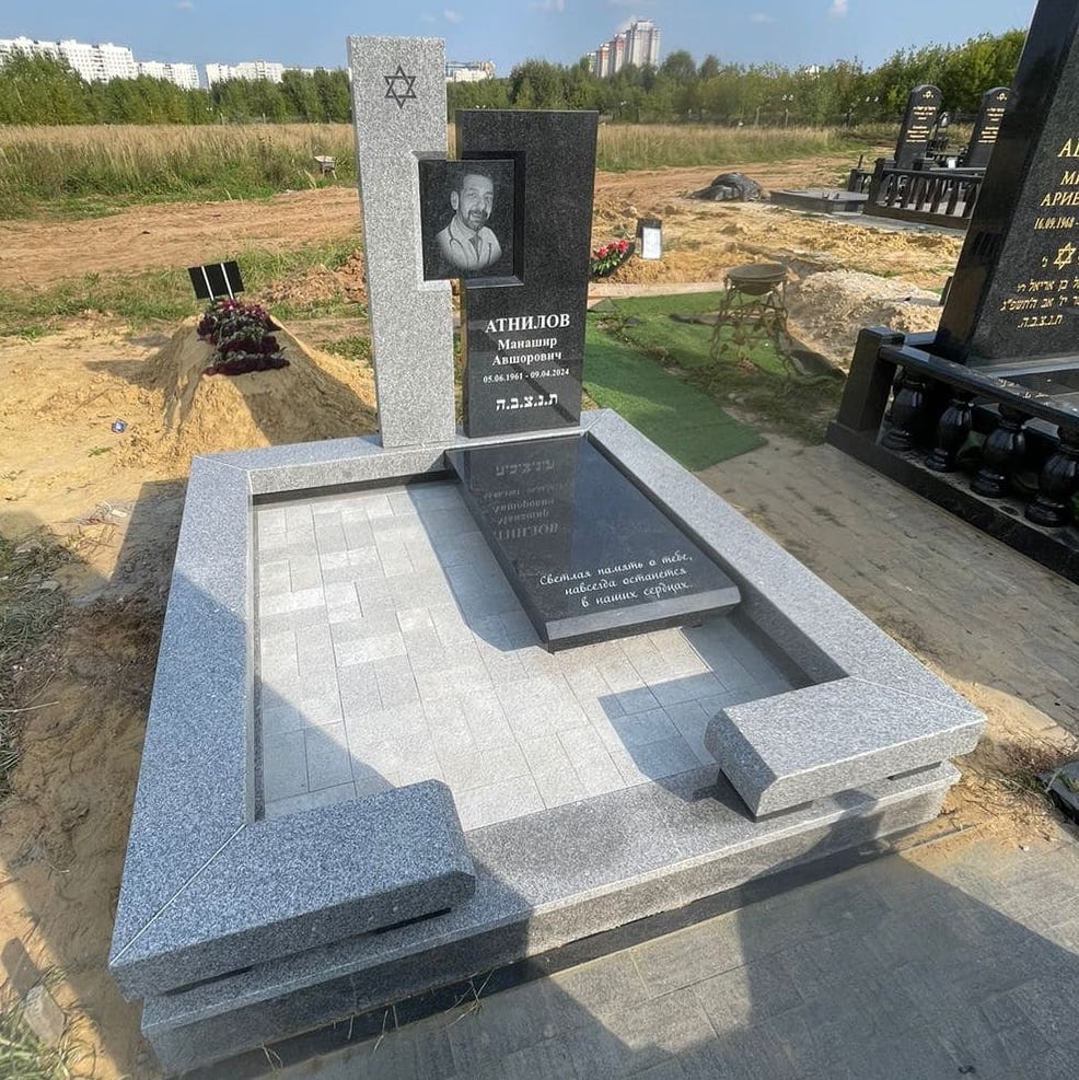 Брусчатка на могилу из Сосновского гранита