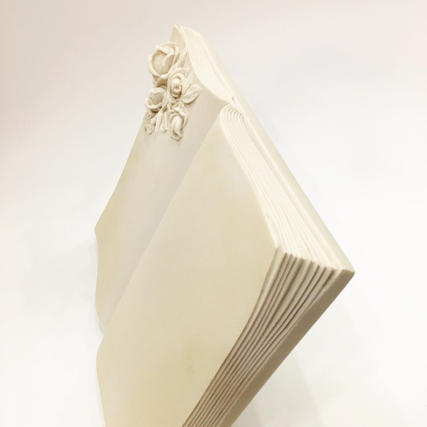 Книга на памятник из белого мрамора 81946