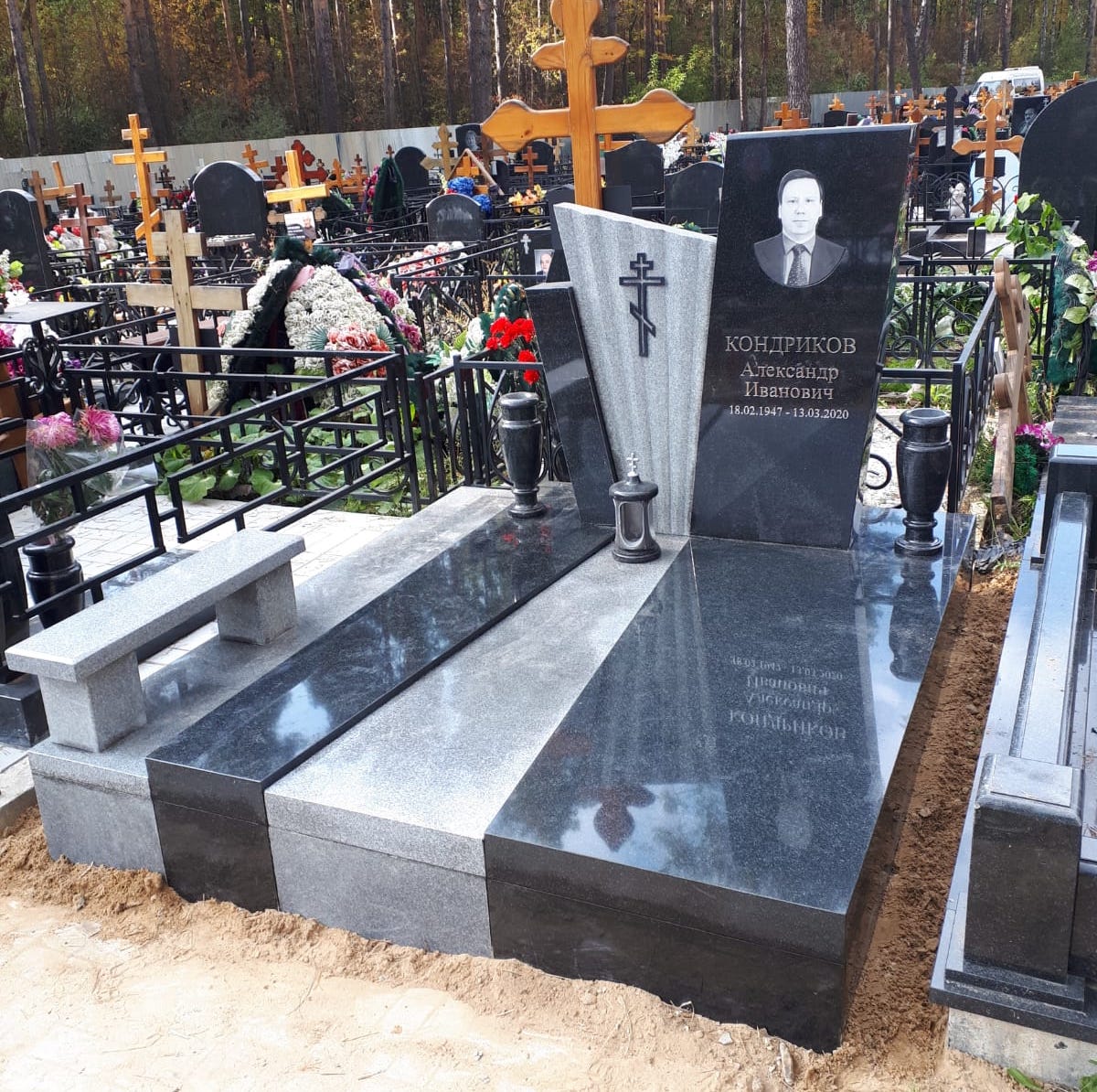 Маленький комплекс из гранита 18889