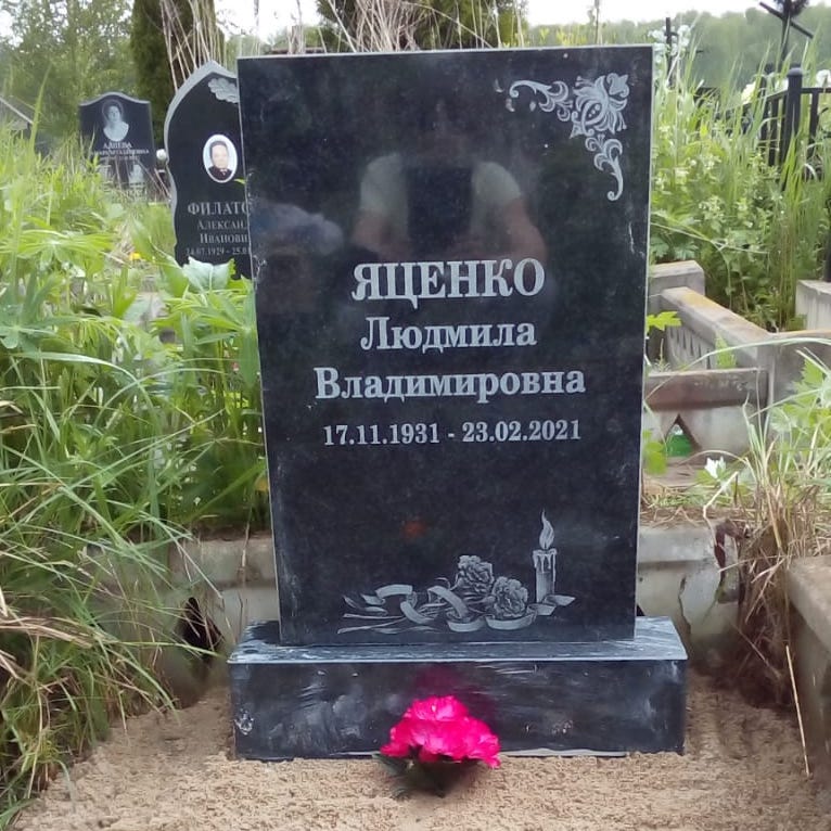 Свеча с лентой и гвоздиками на памятник 92016