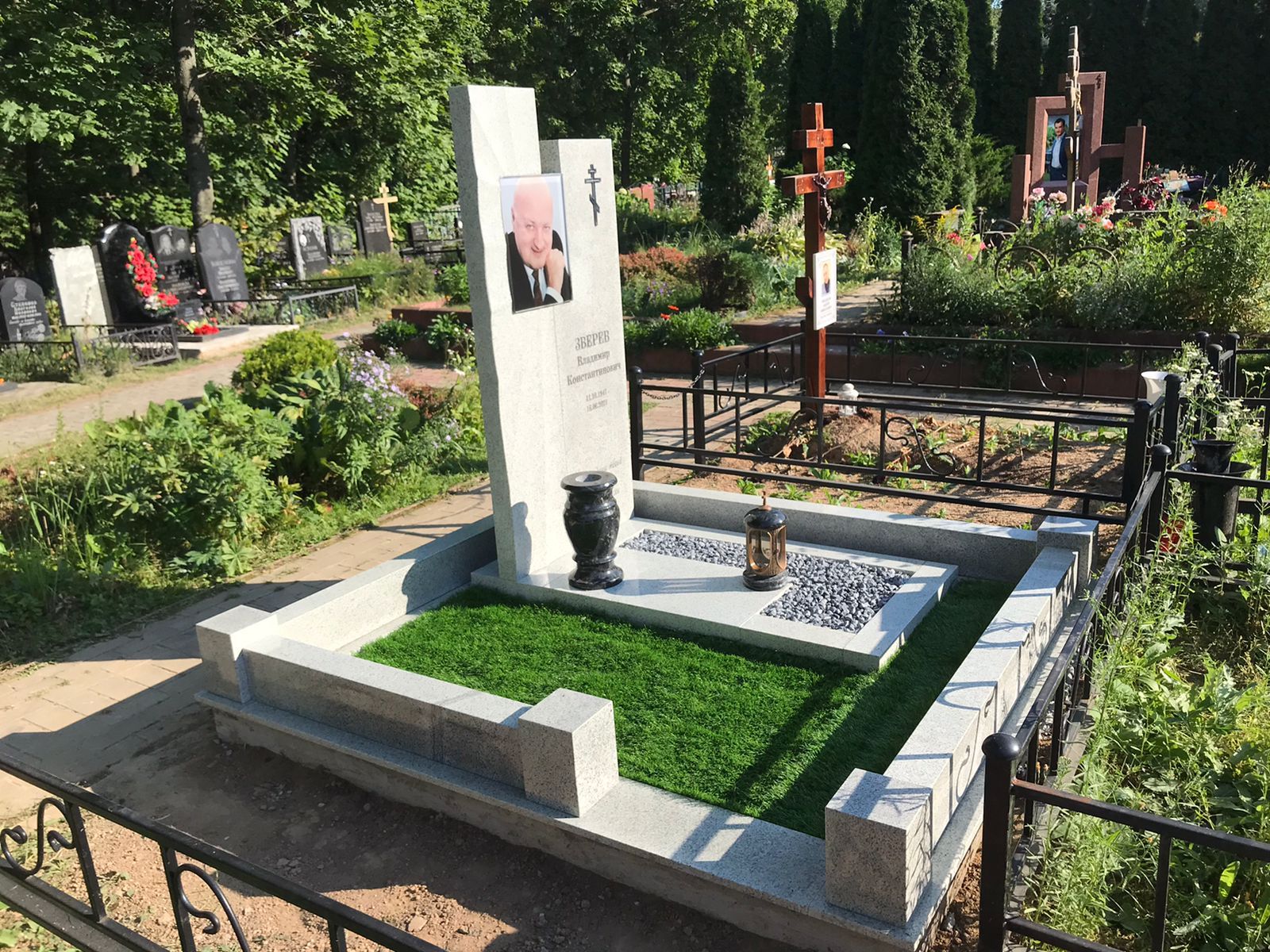 Мемориальный комплекс 18910 из мрамора