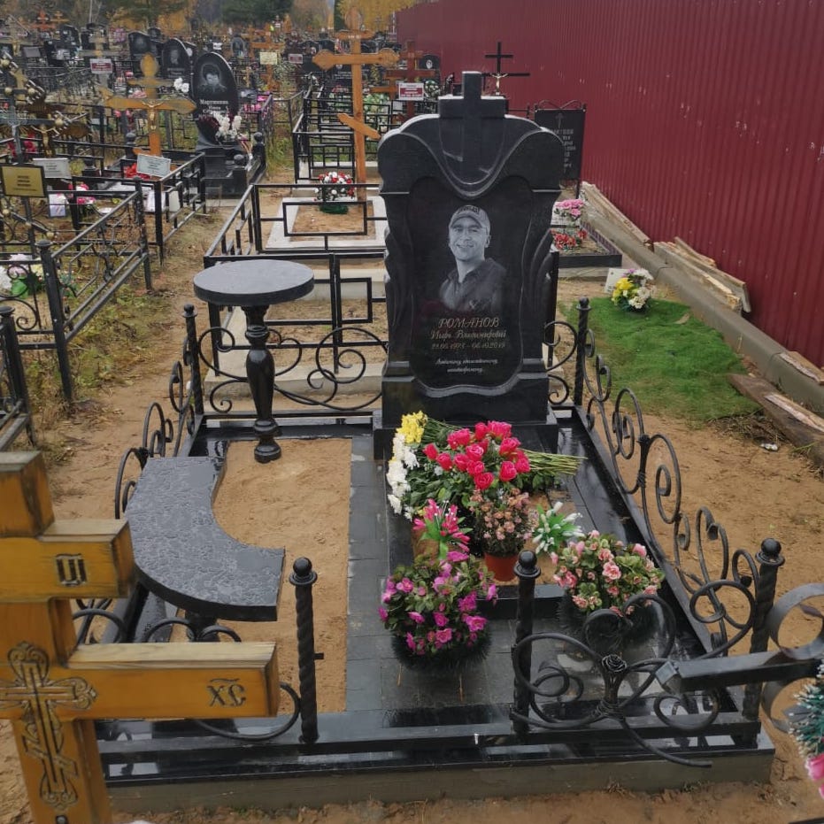 Круглый столик из гранита на кладбище 51010