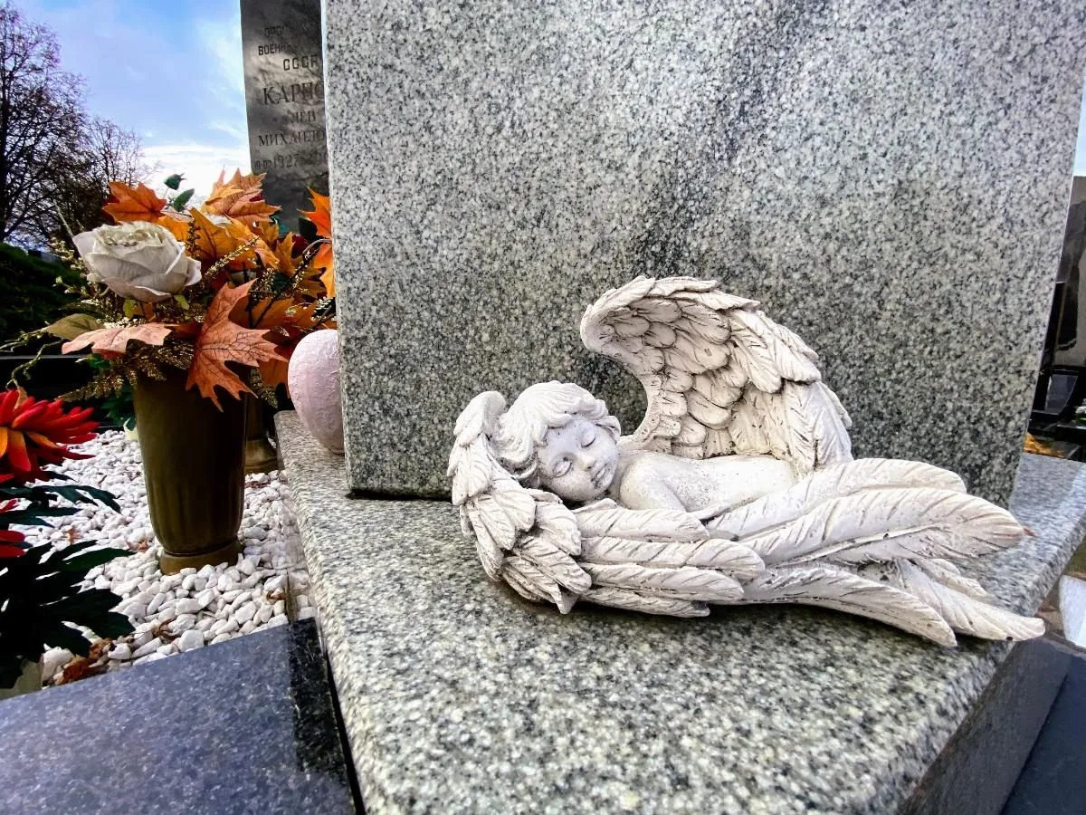 Ангелок скульптурка