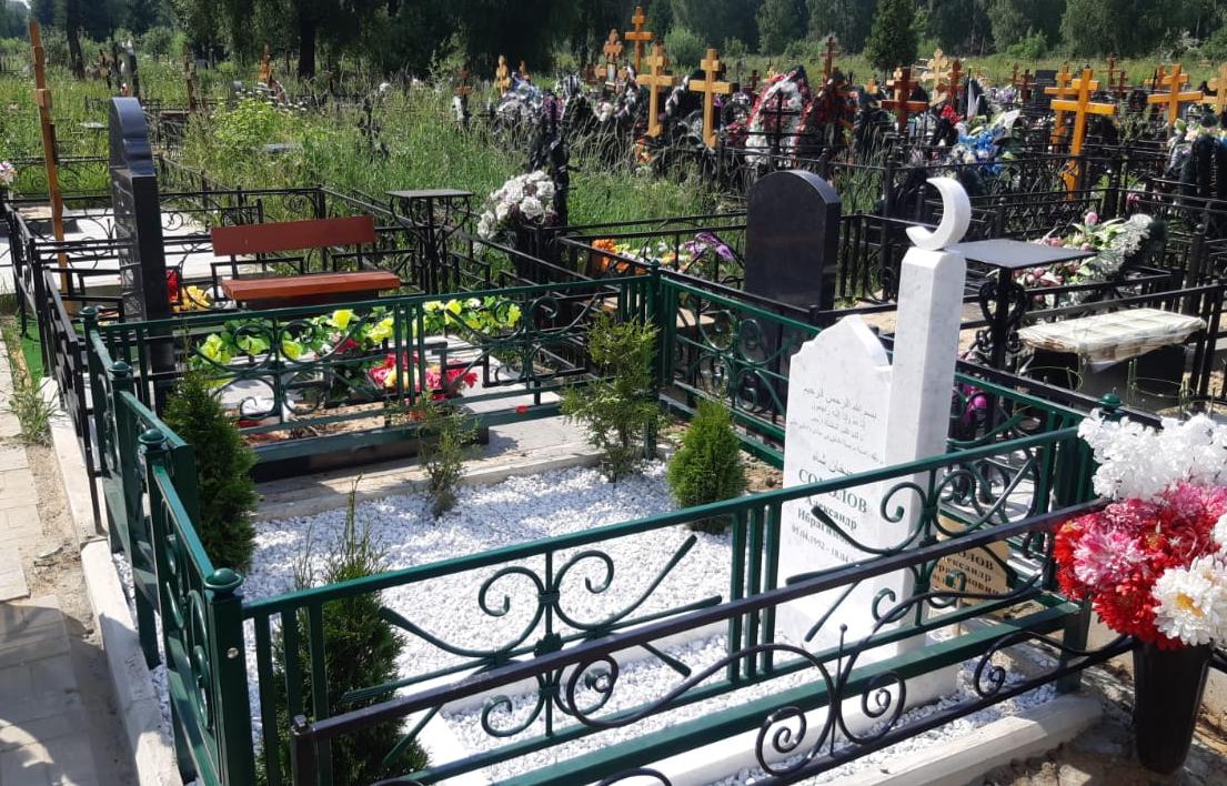 Кованая ограда на кладбище 34020