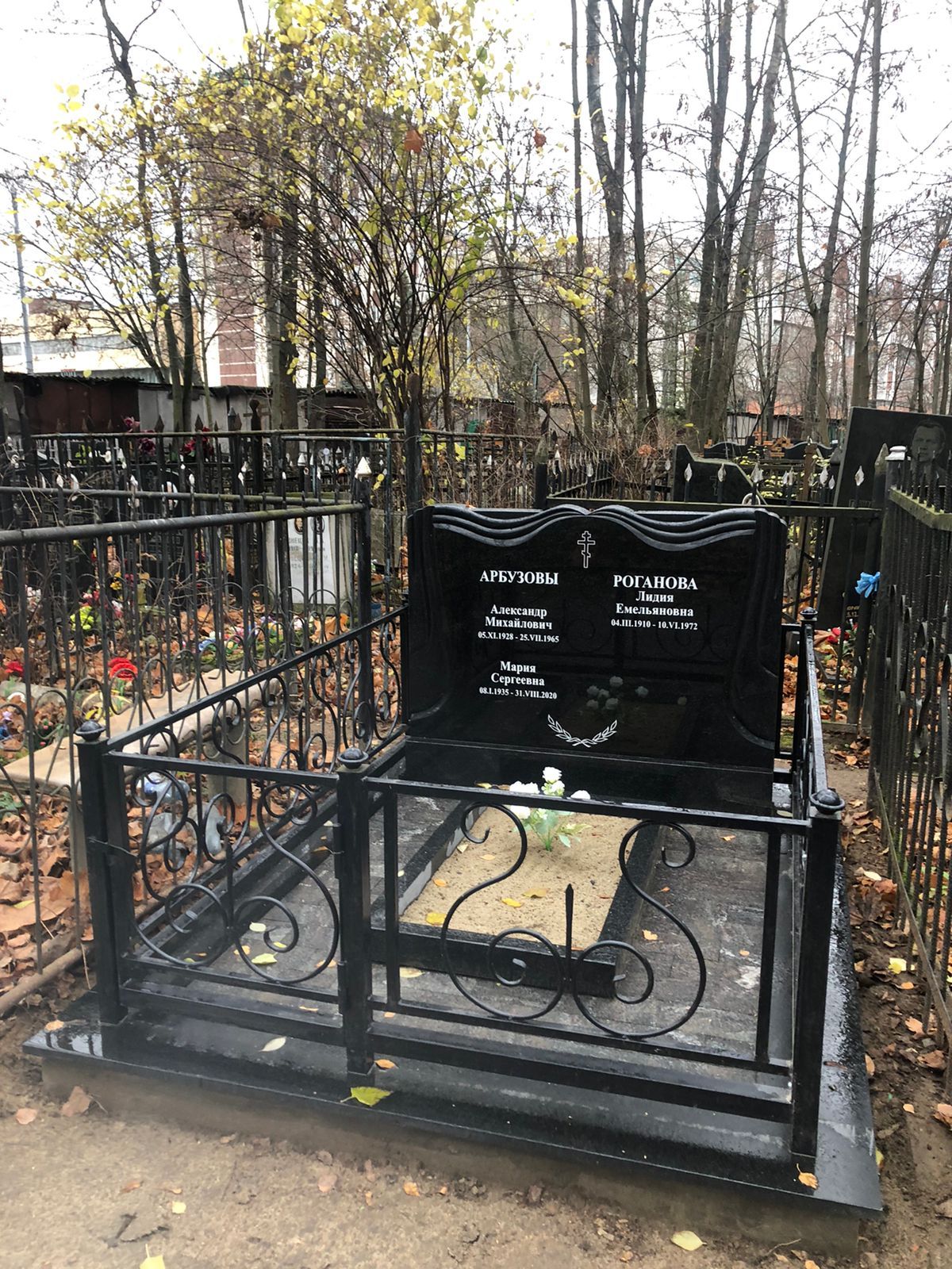 брусчатка из гранита Гранатовый Амфиболит