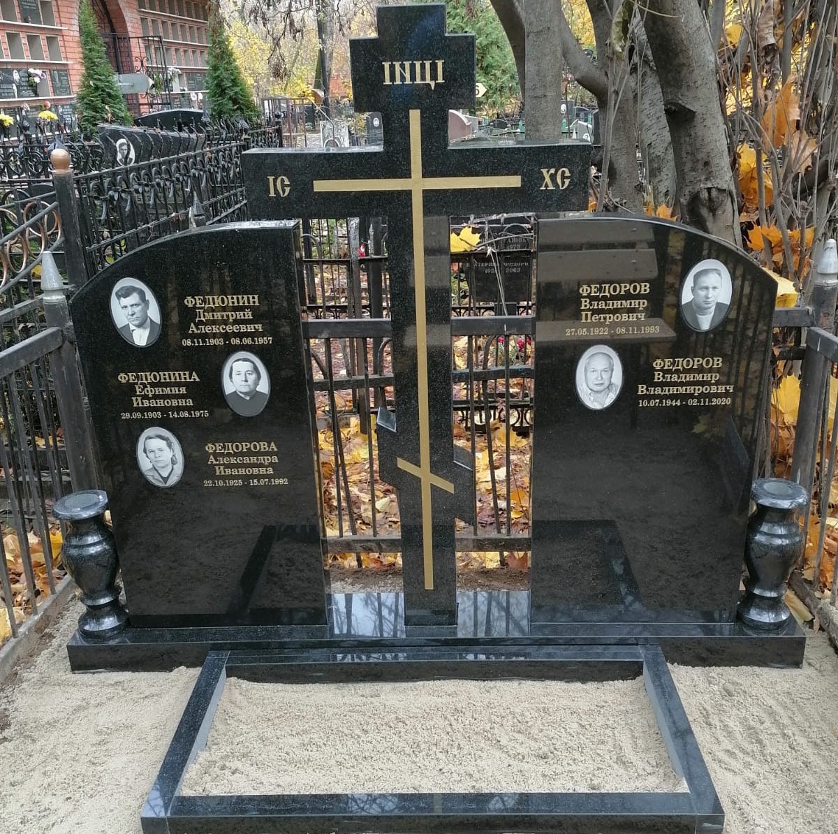 Православный крест из гранита 17906