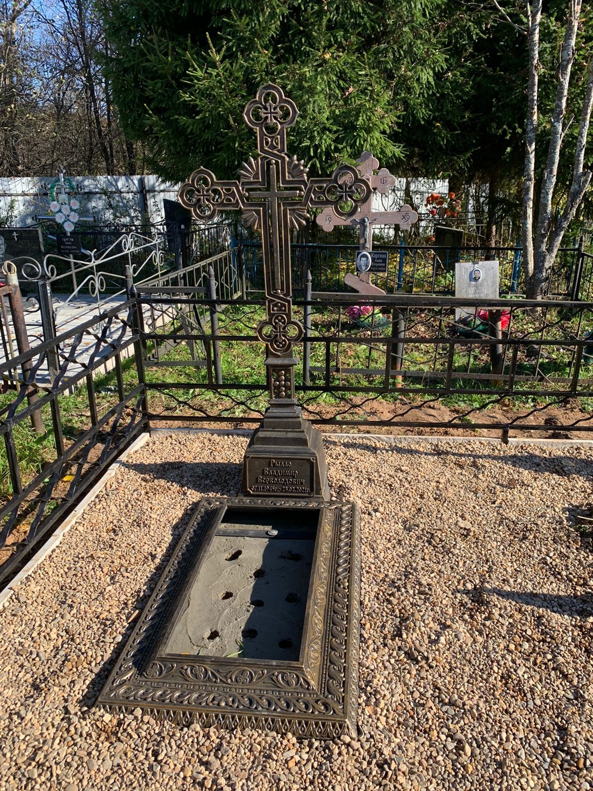 Цветник на могилу чугунный 82981