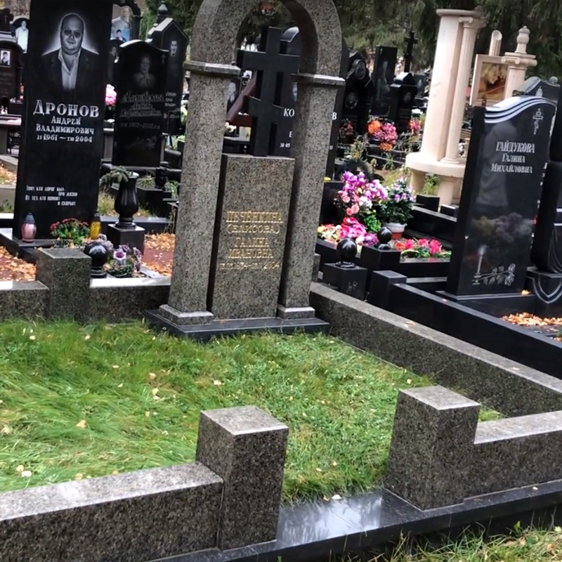 Цоколь на могилу 22104