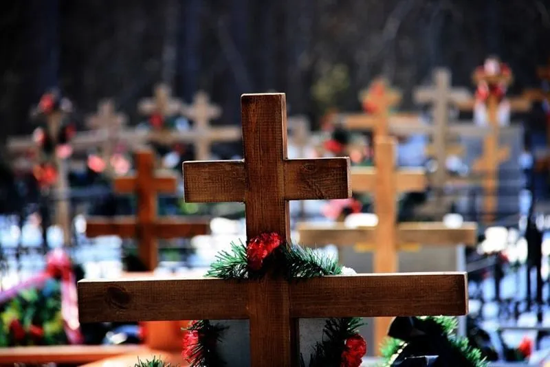 Крест или памятник: что выбрать?