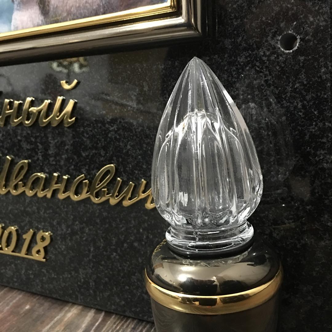 Вазочка черная на памятник 82138