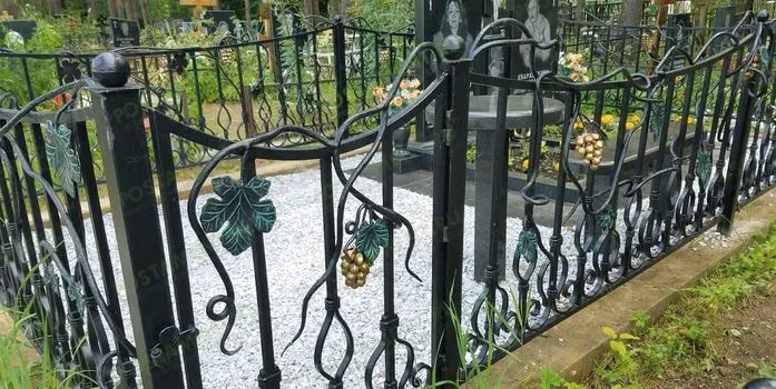 Покраска оград на могилу