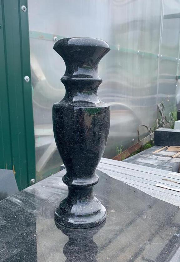 Ваза из гранита на могилу 41024