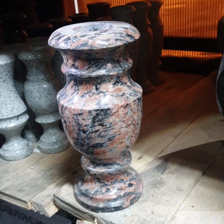 Ваза из гранита на могилу 41024