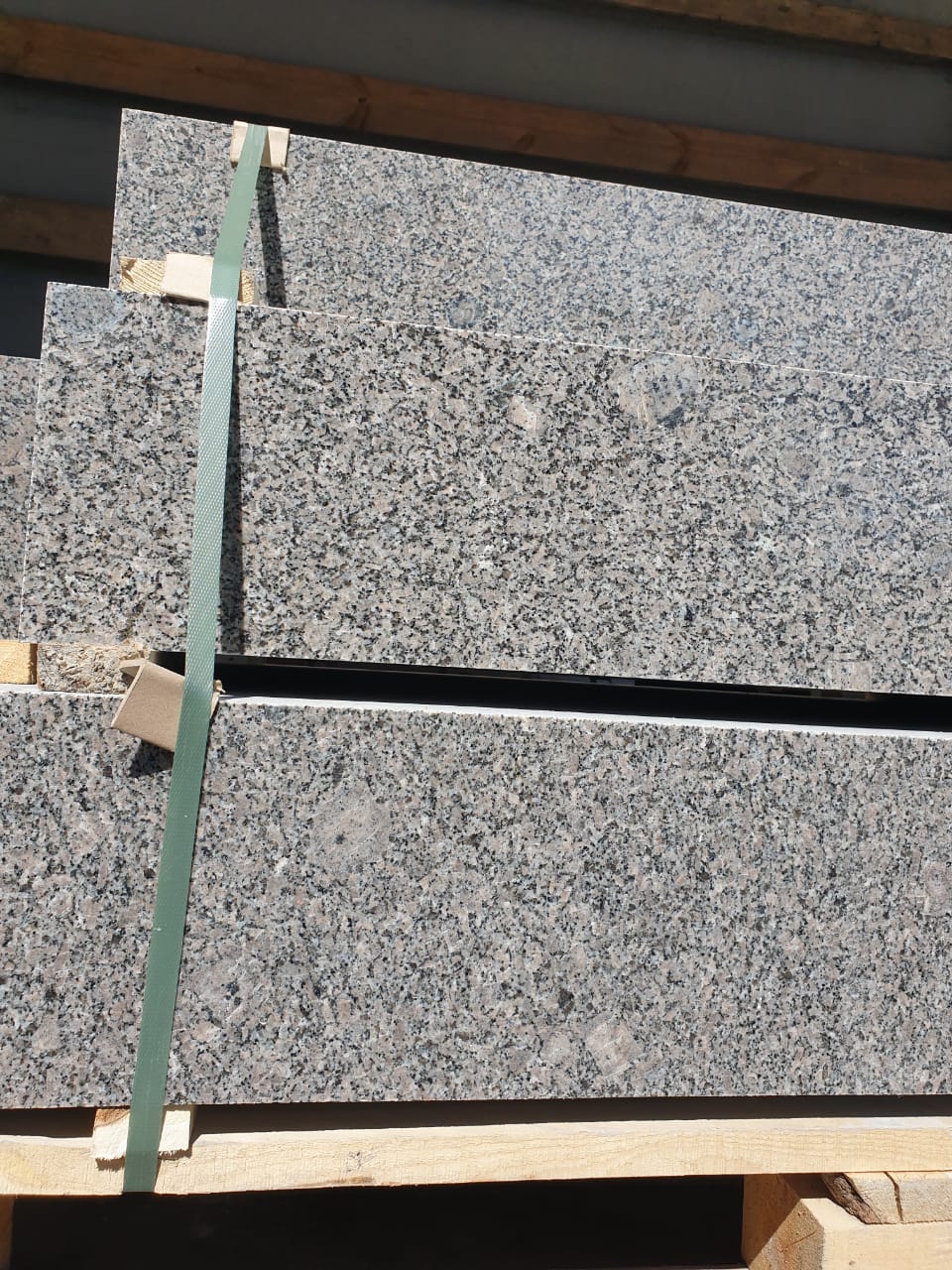 гранитная плитка для облицовки могилы