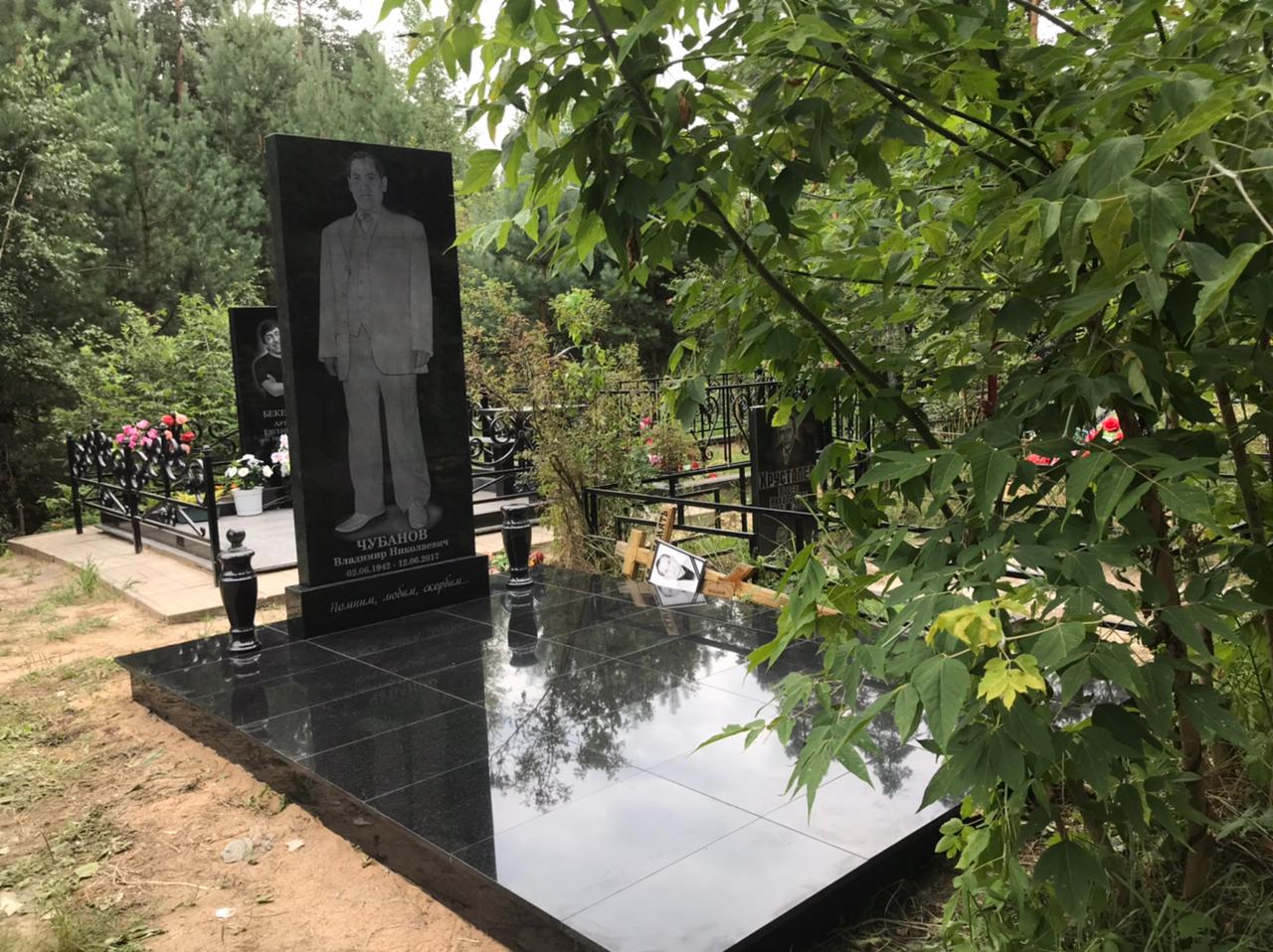 плитка габбро для укладки на могилу