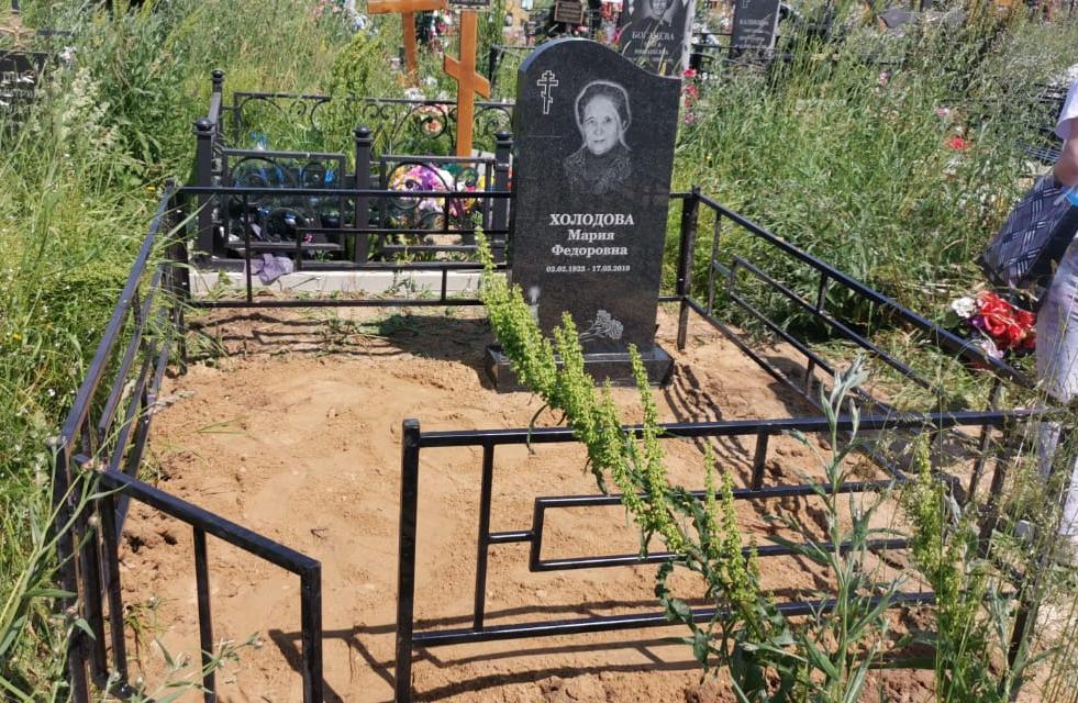 Недорогая оградка с геометрическим орнаментом 30010