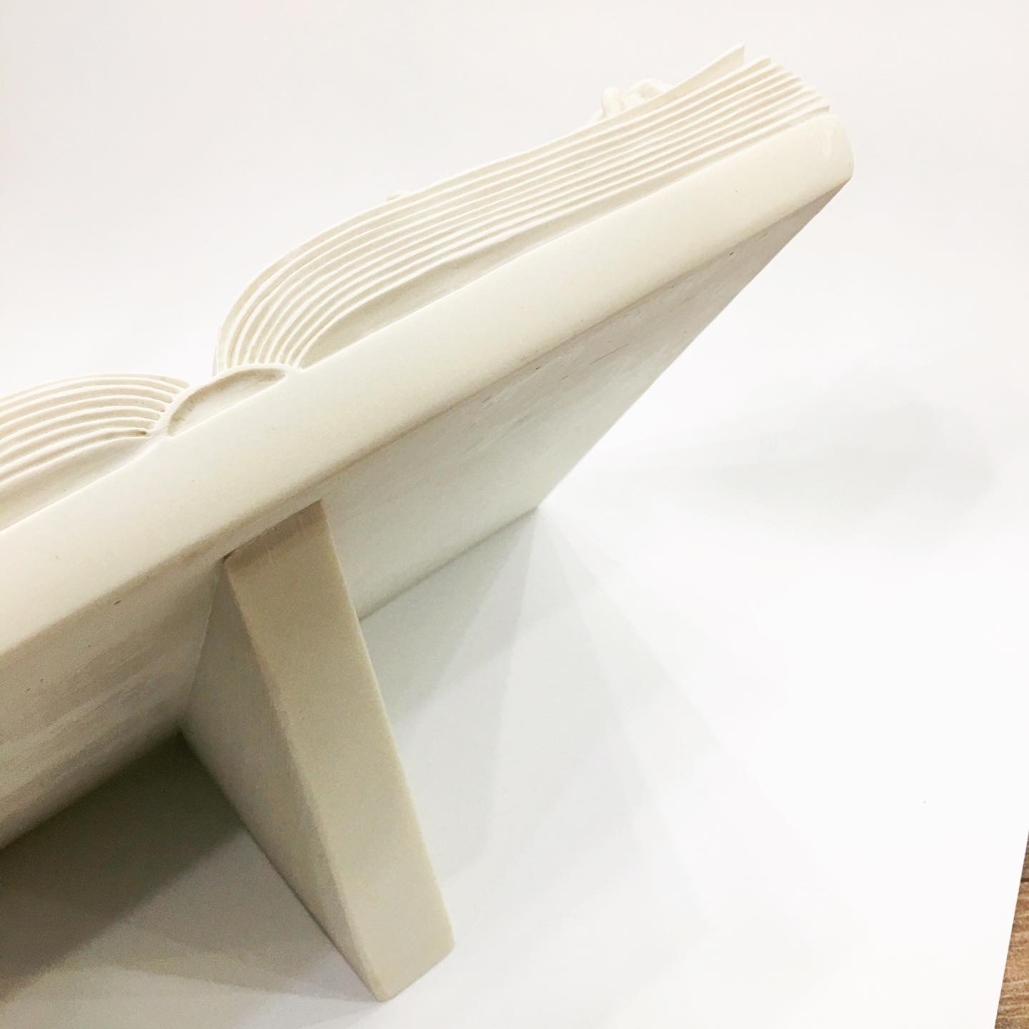 Книга на памятник из белого мрамора 81946