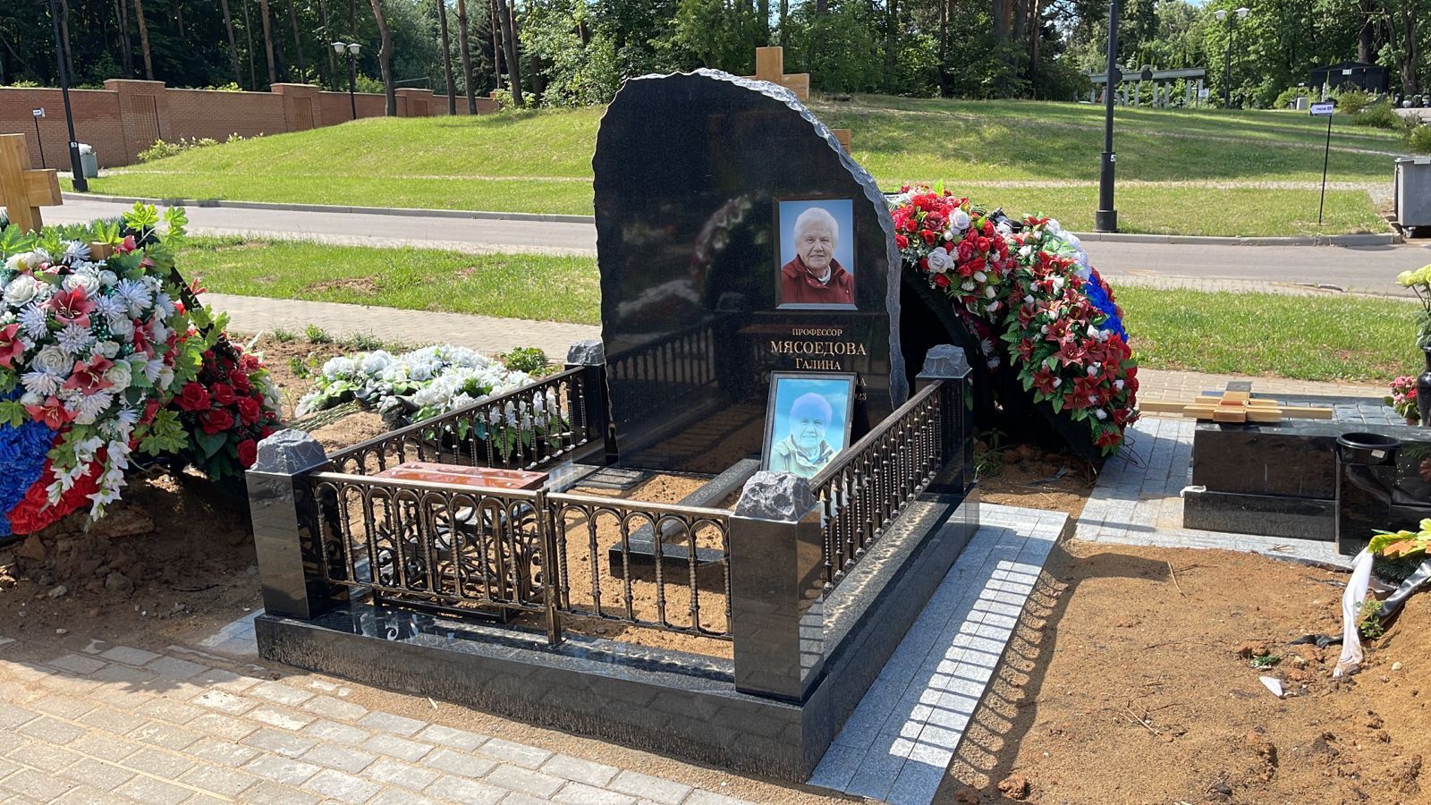 Ограда из чугуна на могилу 82927