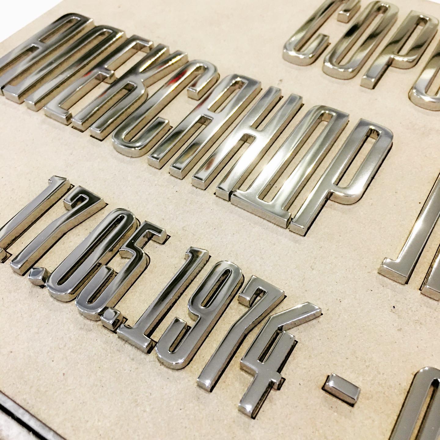 Надпись из нержавеющей стали 81939