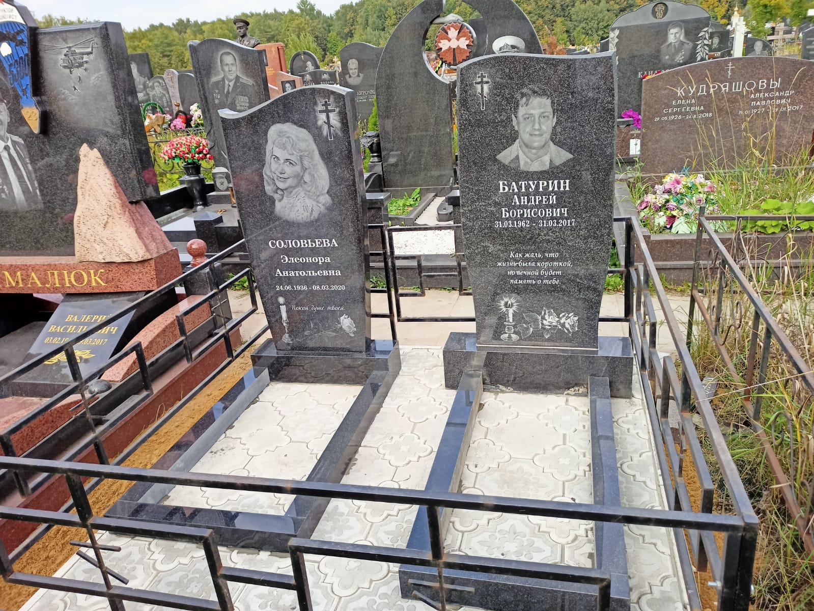 Горящая свеча на памятник 92004