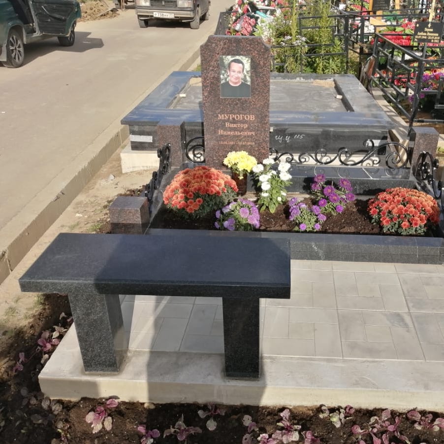 Скамейка из гранита ритуальная 51112