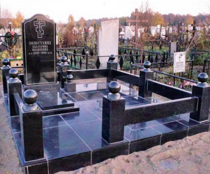 Цоколь на могилу с шарами 22111