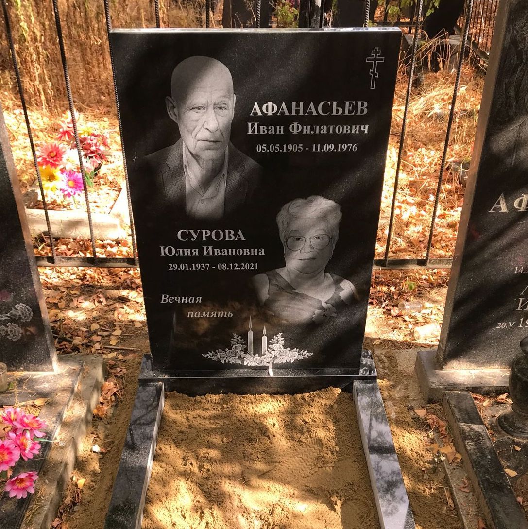 Свечи с розами на семейный памятник 92021