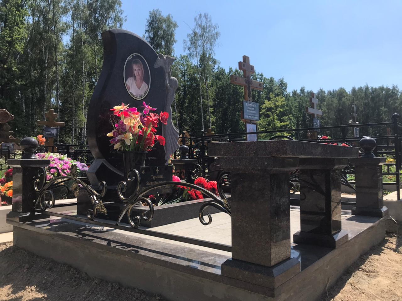 Гранитная ограда с лавочкой на могилу 22153