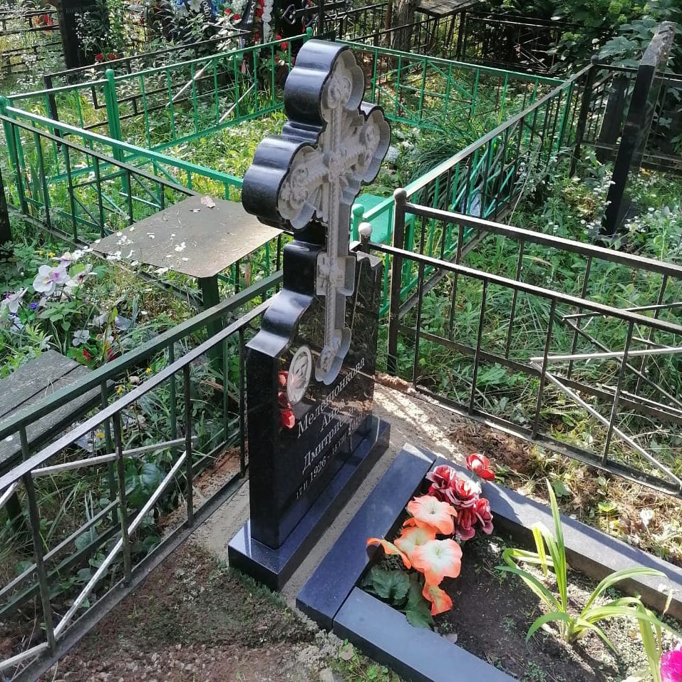 Памятник-крест резной 18424