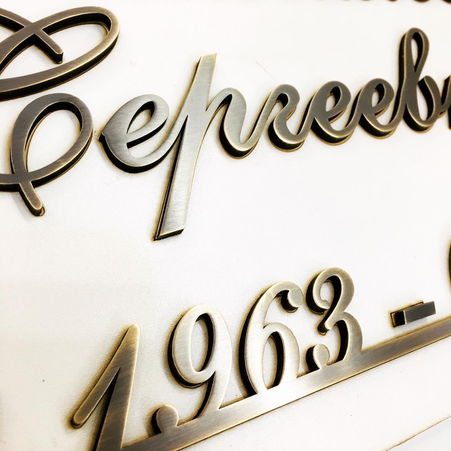 Буквы латунные на памятник накладки